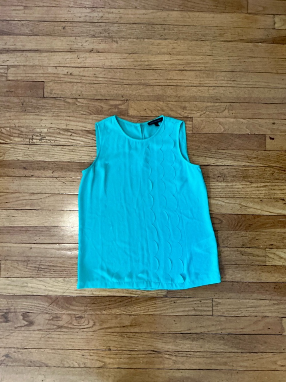 Banana Republic - Women's Sleeveless Turquoise/Greenish Scallop-Detail Top